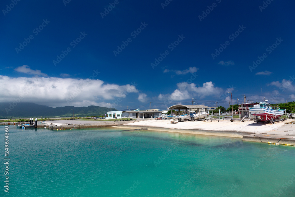 南の島ののどかな海の風景