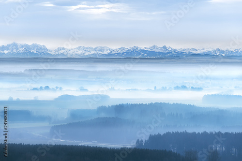Weitsicht auf die Alpen vom Bussen bei Biberach föhn, winter, schnee, nebel