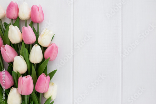 Fototapeta Naklejka Na Ścianę i Meble -  Bonita composición de tulipanes para bodas 