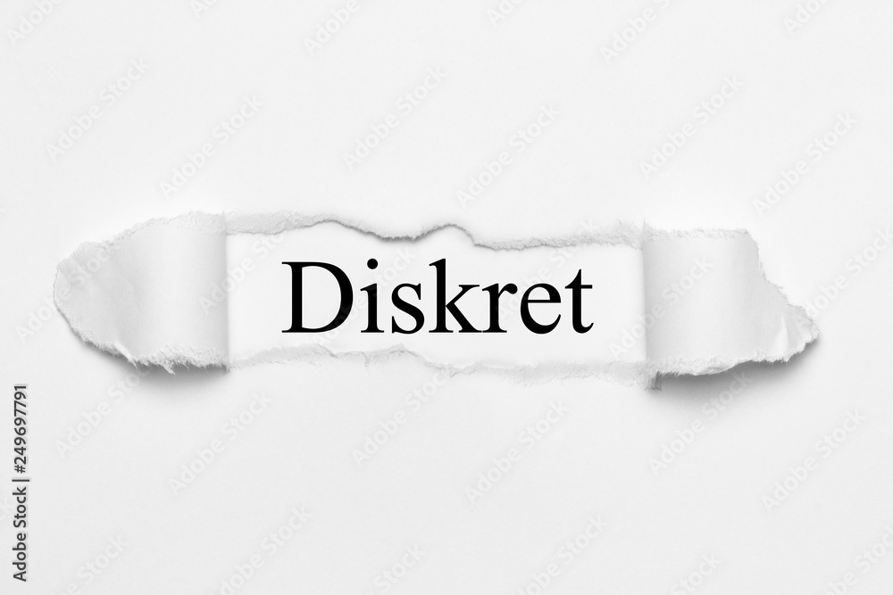 Diskret auf weißen gerissenen Papier StockFoto Adobe Stock