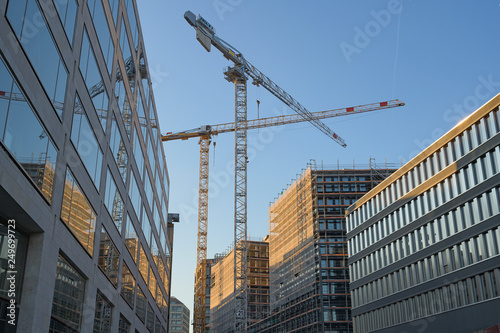 Krane auf der Grossbaustelle, Europaallee, Zürich, Schweiz