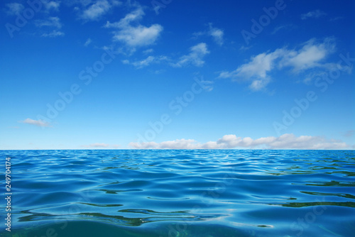 Blue sea water © Alekss