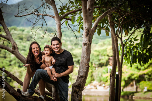 Família brincando juntos no parque