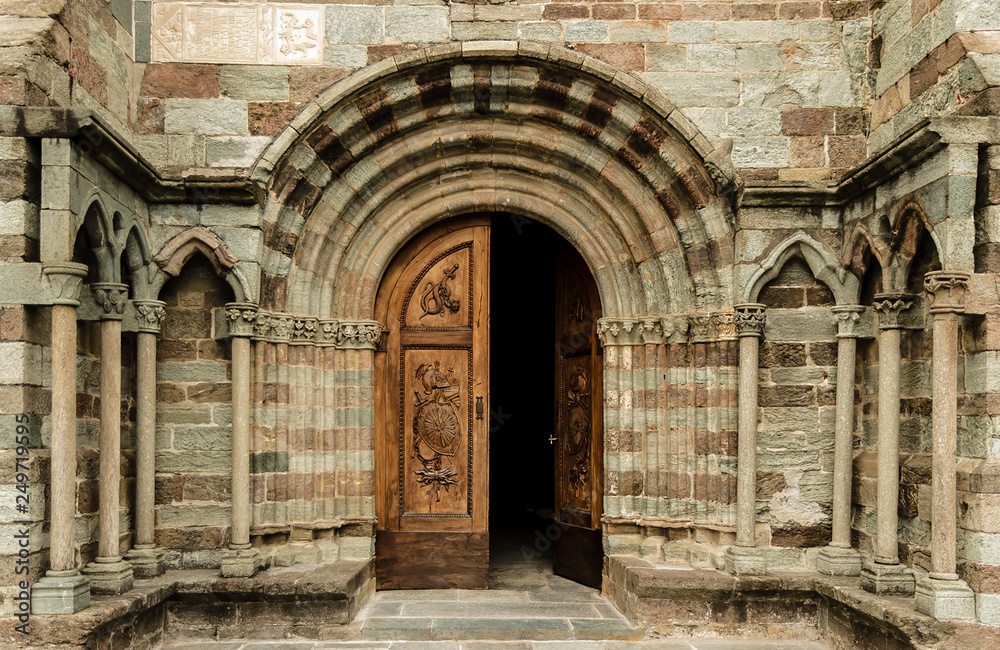 medieval door landscape XL.