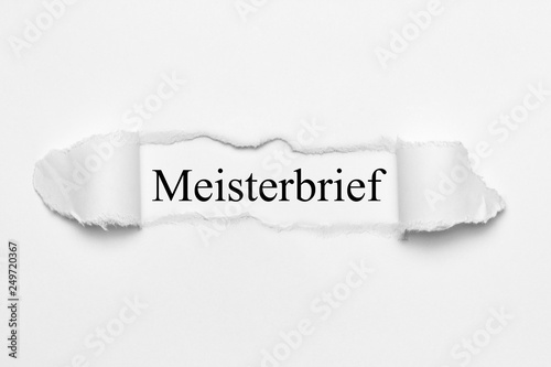 Meisterbrief auf weißen gerissenen Papier