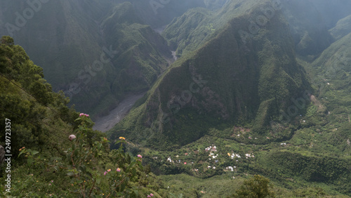 Grand Bassin, petit village encaissé au fond de la vallée, îlet, La Réunion