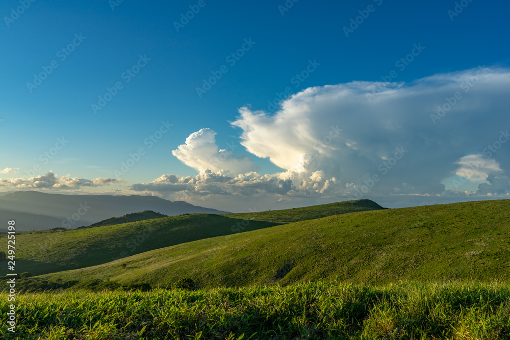 Kirigamine Highlands clouds and mountain