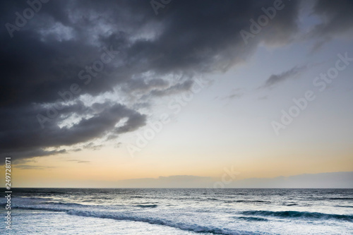 Wolken Formationen über dem Meer