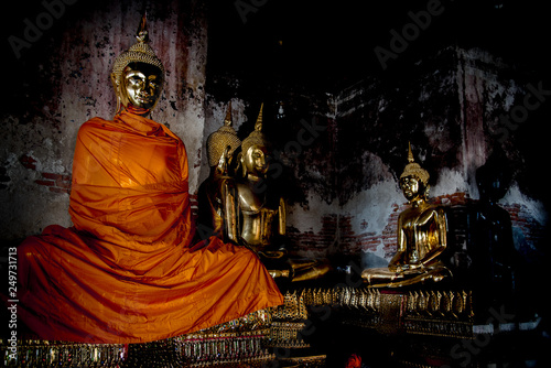 Buddhafiguren in Pagode in Bangkok photo