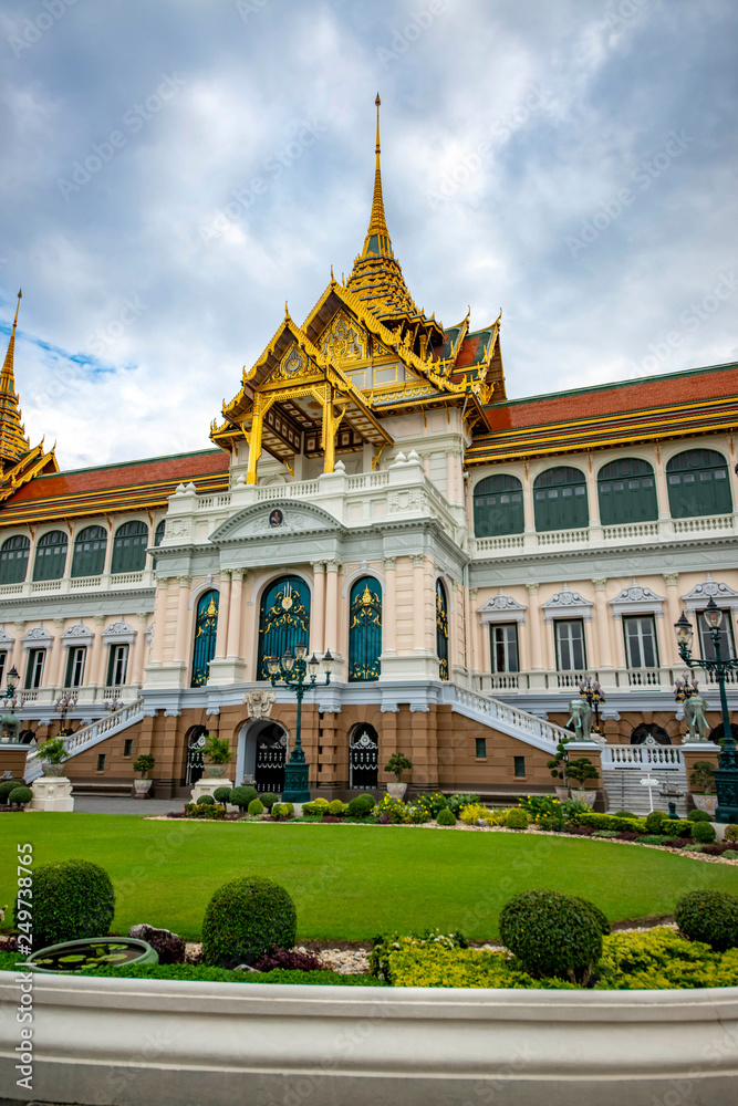 Naklejka premium Gran Palace Wat Phra Kaew Temple in Bangkok, Thailand