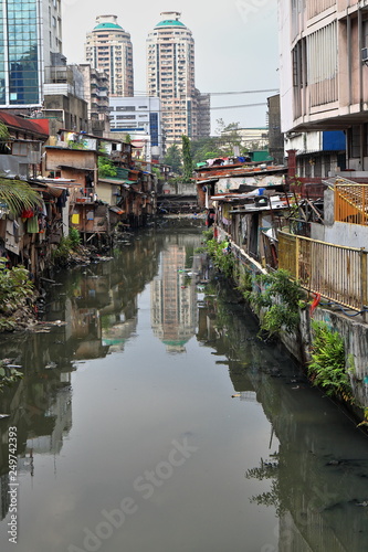 Shack crowded banks-Estero de San Lazaro channel. Binondo Chinatown-Manila-Philippines-1008 © rweisswald
