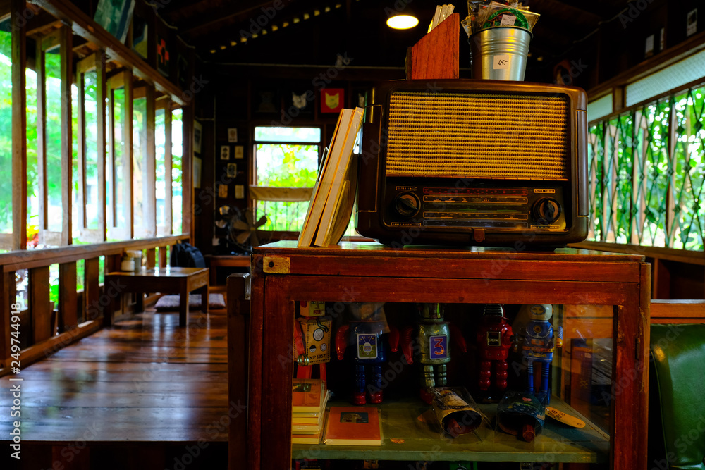 vintage radio retro speaker