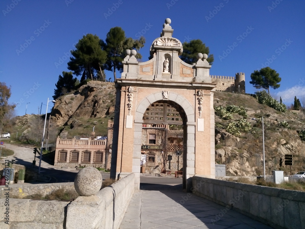 Obraz premium Puerta puente