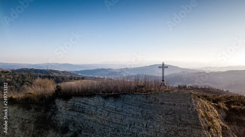 Italia,  Pesaro - croce di ferro posta sul monte san bartolo tra falesia e mare © cristian