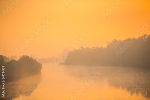 Fototapeta Naklejka Na Ścianę i Meble -  Autumn sunrise 