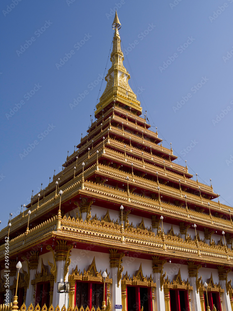 Les toits du Grand temple de Khon Kaen en Thaïlande