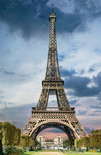 Fototapeta Naklejka Na Ścianę i Meble -  The world famous Eiffel Tower in Paris France is a popular sightseeing destination