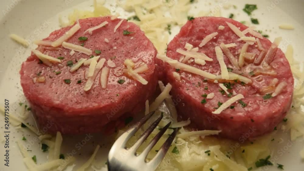 Tartàre ft8101_0035 Tàrtara Tatar Steak tartare Filete tártaro Bife video 韃靼牛肉 Tartàre ft8101_0035 Tàrtara Tatar Steak tartare Filete tártaro Bife video 韃靼牛肉