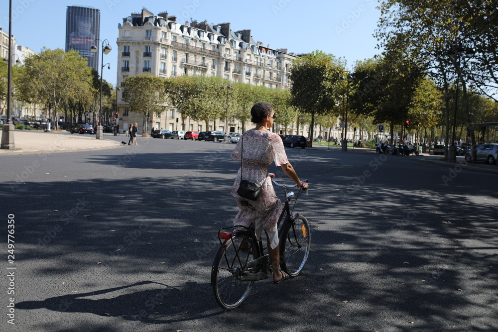 Cycling in Paris 