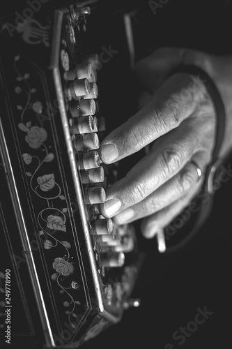 hand on bandoneon