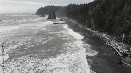 Rialto Beach and the Pacific Ocean in Washington's Olympic National Park