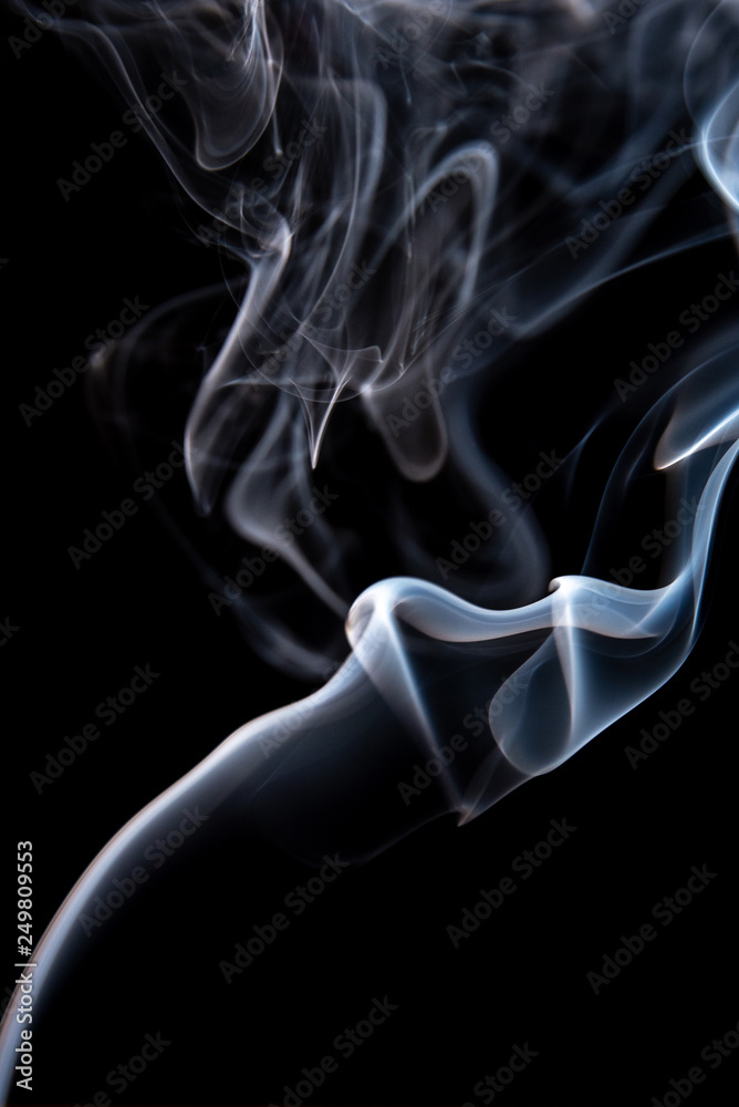 Obraz premium Abstract smoke isolated on dark background
