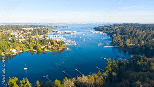 Quadro su tela Bainbridge Island Harbor Panoramic View Winslow Washington Beautiful Sunny Day L