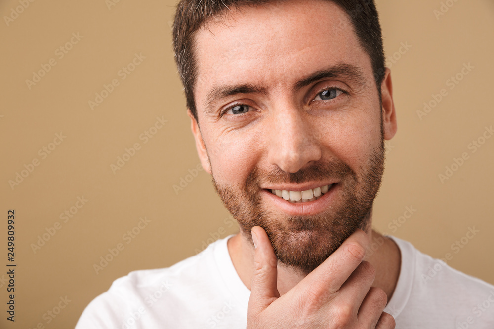 Obraz premium Portrait of a pensive young man standing isolated