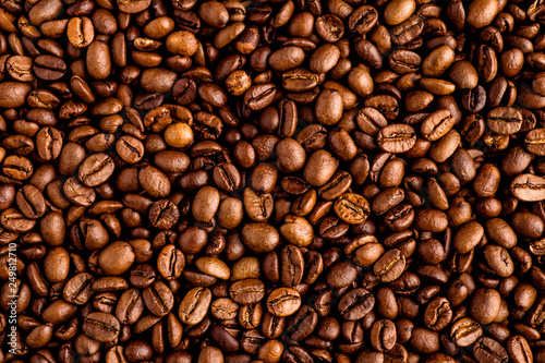 Roasted coffee beans background © bukhta79