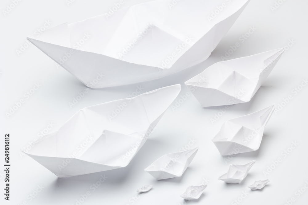 Barquitos de papel de diferentes tamaños Barquitos de papel de diferentes tamaños