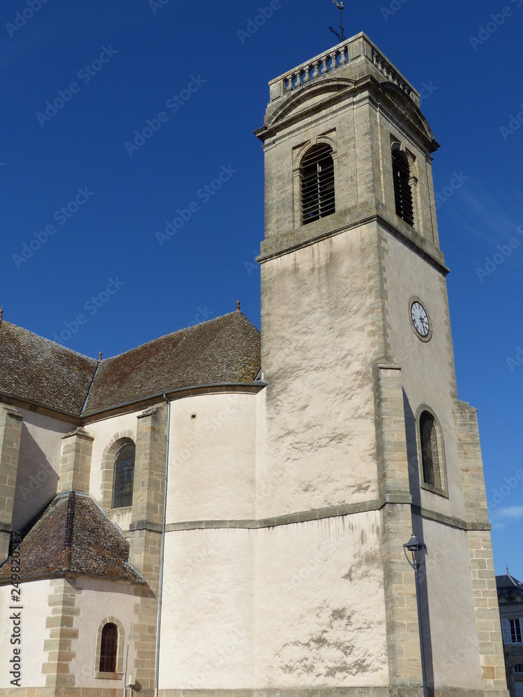 Kirche von Pommard im Burgund / Frankreich - Hochformat