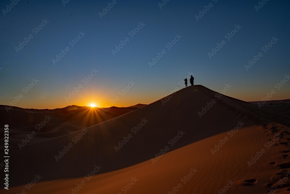 モロッコ・サハラ砂漠の日の出