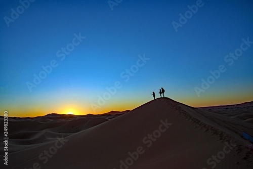 モロッコ・サハラ砂漠の日の出
