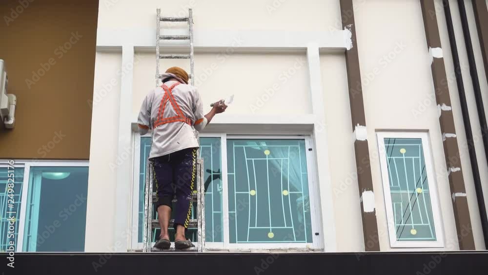 The painter is climbing the stairs to paint, improve the housing. The painter is climbing the stairs to paint, improve the housing.