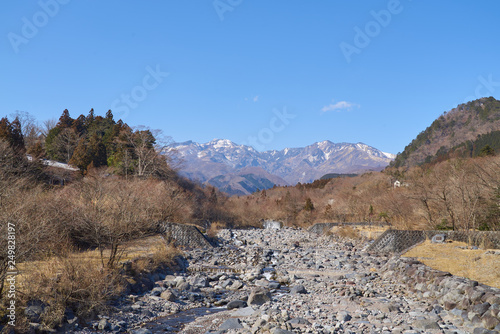 女峰山と稲荷川02