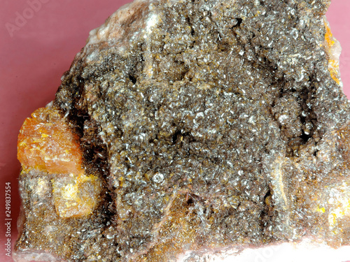 wulfenite