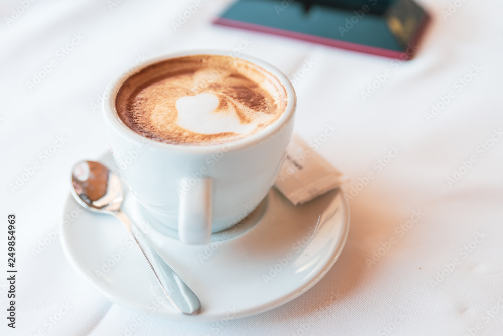 Obraz premium A long espresso coffee in a white cup