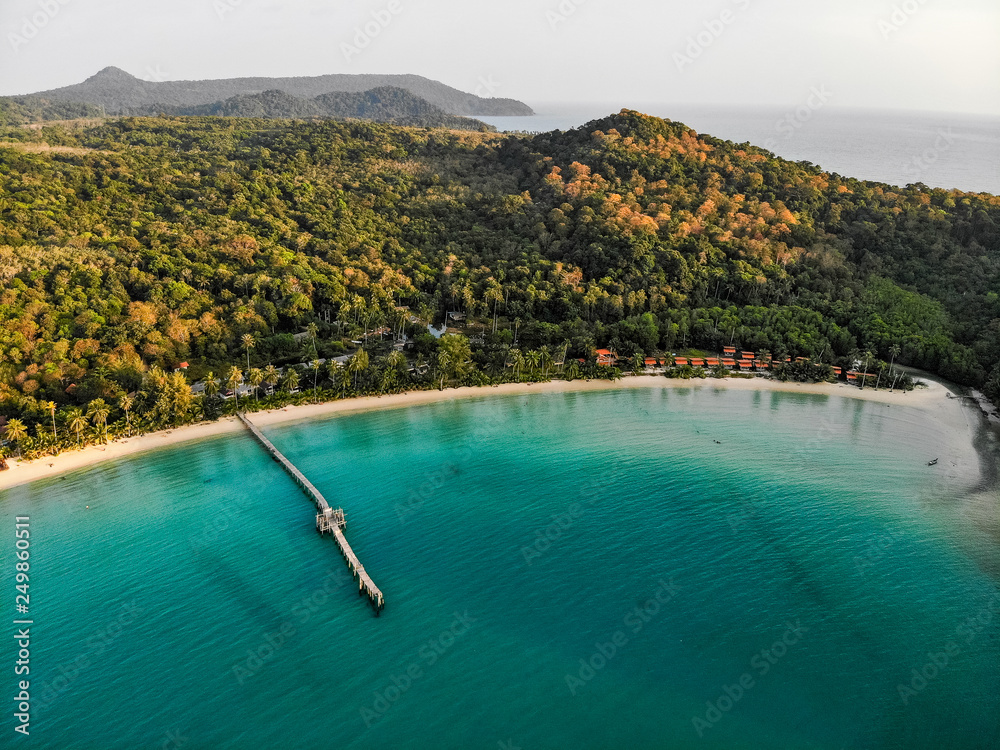 Ponton en bois Plage paradisiaque Ko Kut Thaïlande