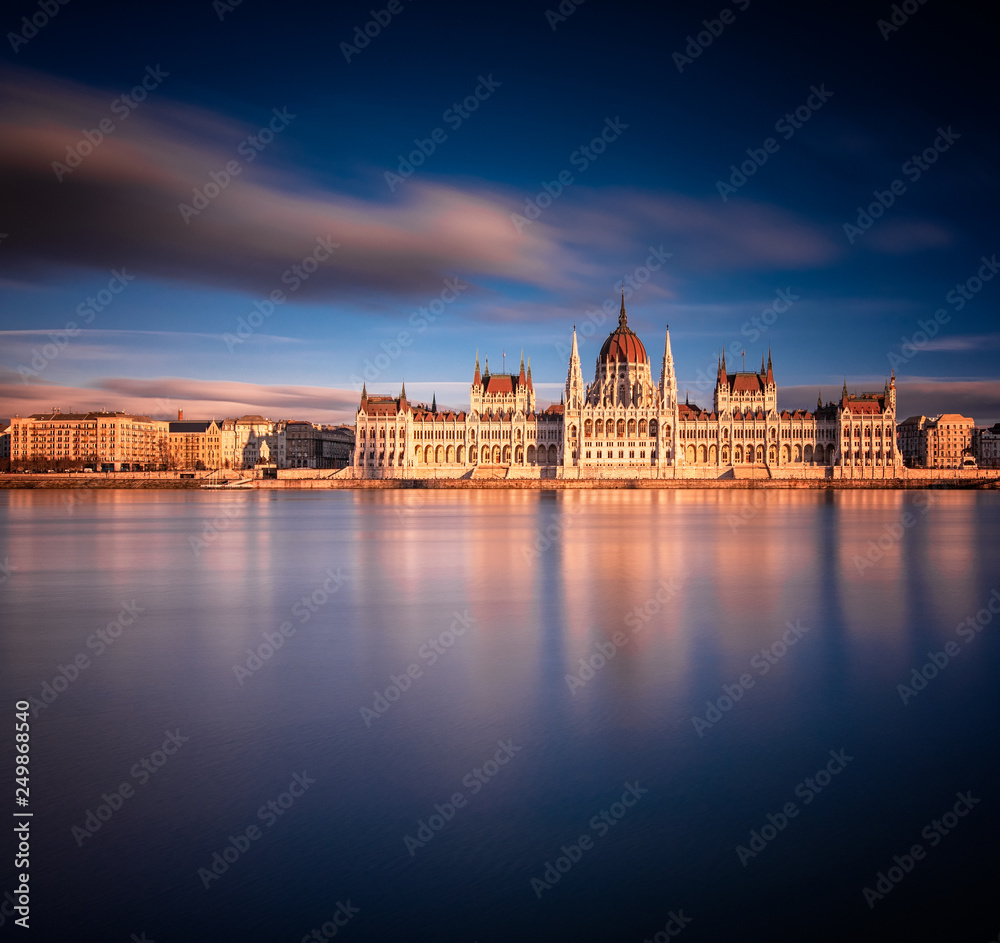 Fototapeta premium The Hungarian Parliament in sunset