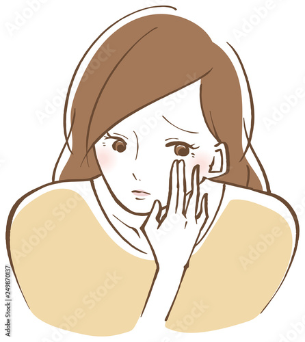 目元を気にする女性　困り顔