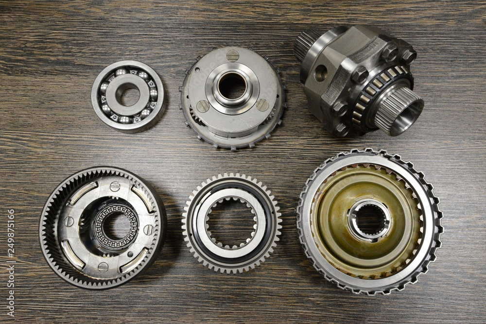 Obraz premium Automatic transmission spare parts on wooden background