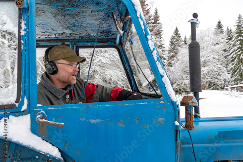 Принти на полотні old blue fordson dexta tractor plowing snow