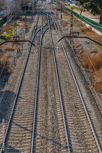  train tracks with communication between both
