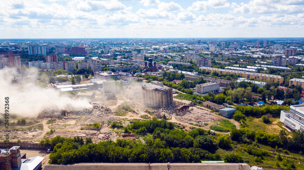 Obraz premium the explosion of the building