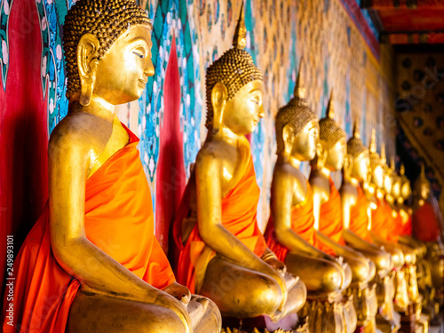 buddha statues in bangkok wat arun