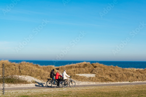 Auf dem Ostseeküsten-Radweg hier in Heidkate kann man kilometerweit entlang der Ostseeküste Radwanderungen genießen.