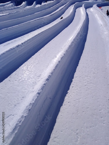 VerVertical picture toboganning on snow with one person / image verticale tobbogan sur neige avec bouée loisir hiver photo