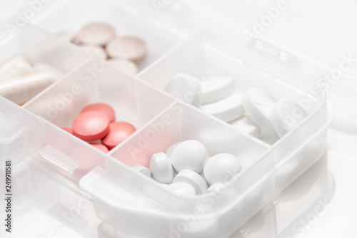Foto Close-up of drug box with various pills, capsules