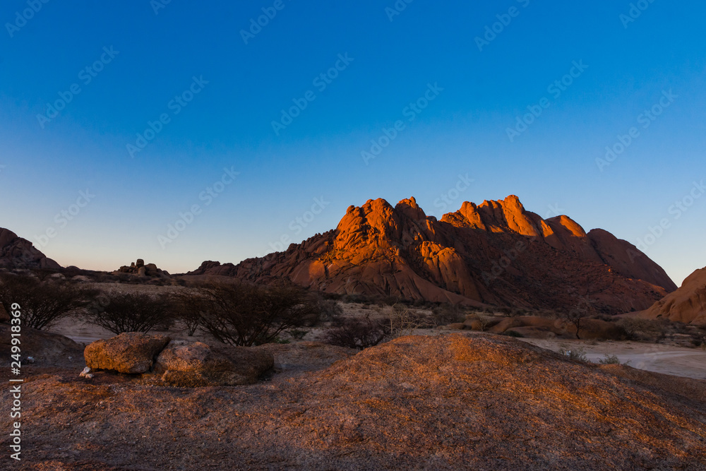 Fototapeta premium Spitzkoppe, Namibia beim Sonnenuntergang