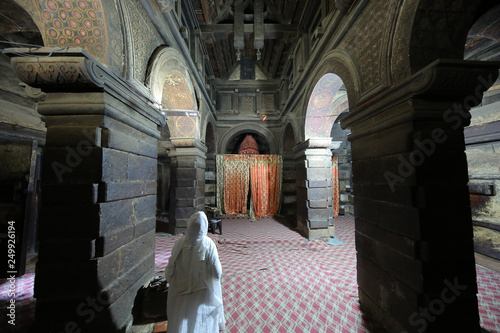 Iglesia de Yemrehanna Kristos en Lalibela, Etiopía photo